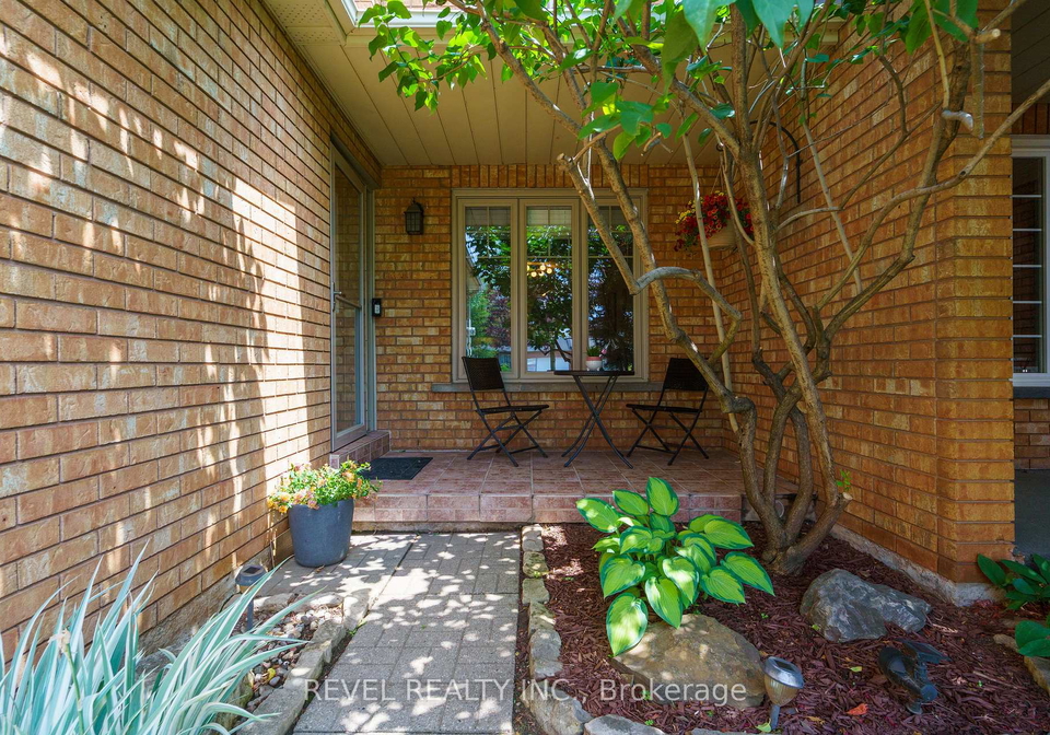 637-amelia-crescent-n-burlington-ontario-w12236895