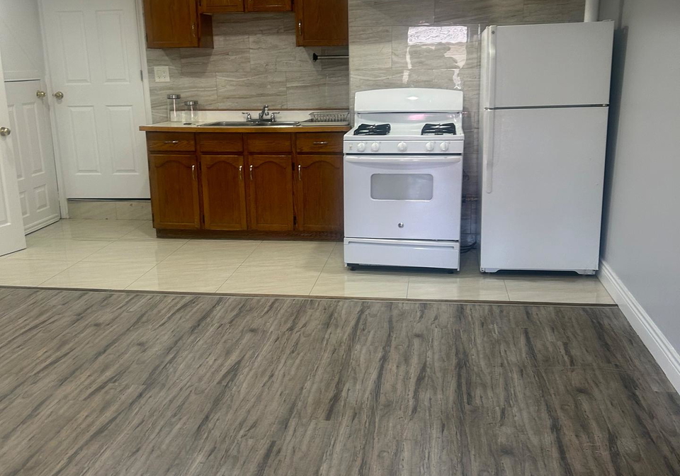 425-caledonia-lower-road-toronto-ontario-w12238524