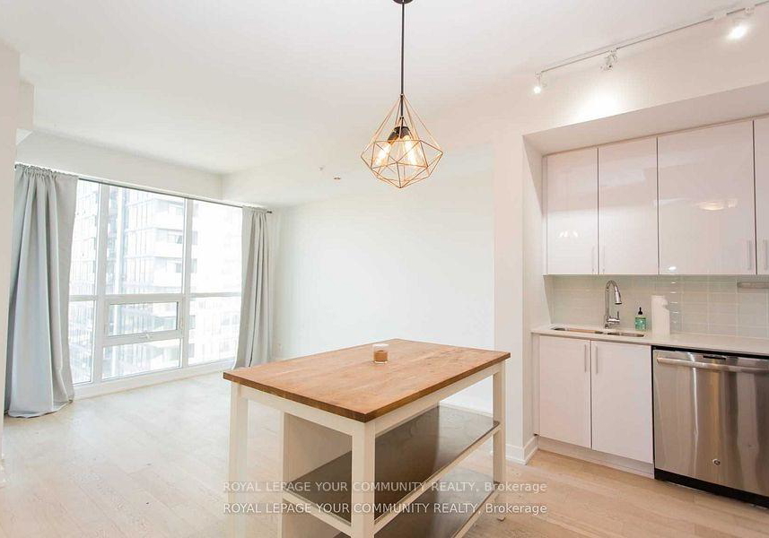 2212-lake-shore-boulevard-w-etobicoke-ontario-w12240037