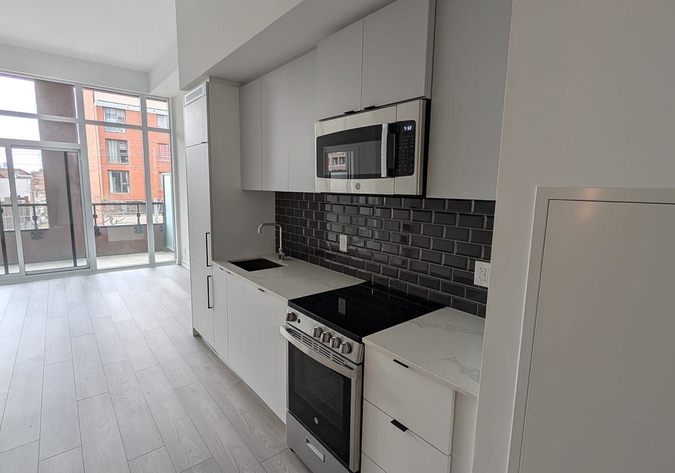 285-dufferin-street-toronto-ontario-w12240280
