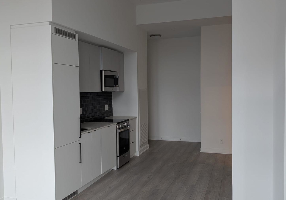 285-dufferin-street-toronto-ontario-w12240280