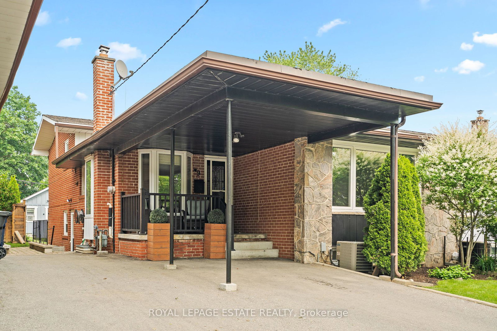 9-dixington-crescent-etobicoke-ontario-w12240383