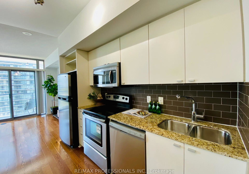 103-the-queensway-avenue-toronto-ontario-w12242044