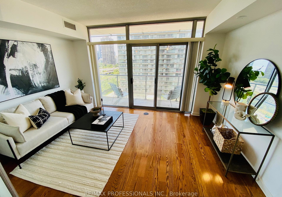 103-the-queensway-avenue-toronto-ontario-w12242044