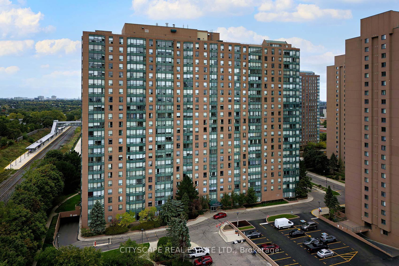 135-hillcrest-avenue-mississauga-ontario-w12242188