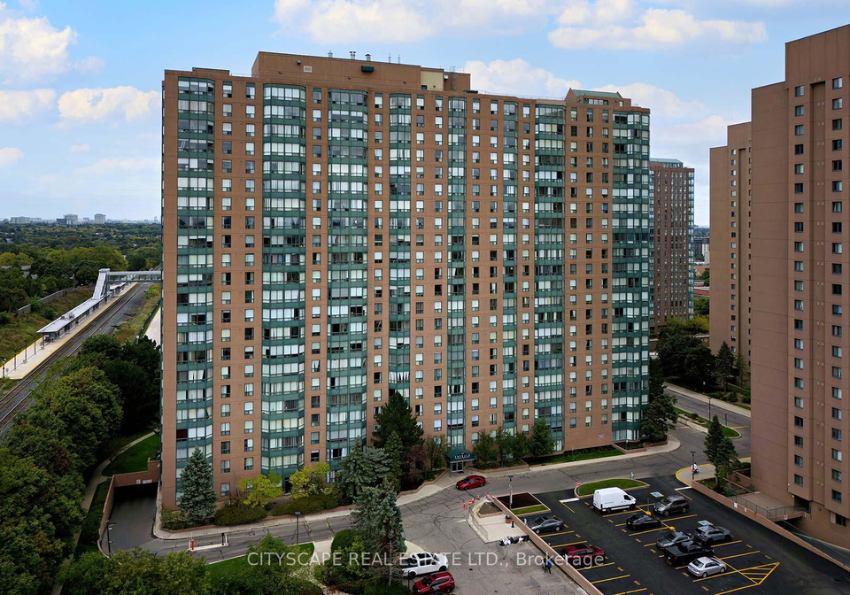 135-hillcrest-avenue-mississauga-ontario-w12242188