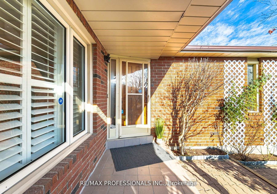 141-kingsbridge-garden-circle-mississauga-ontario-w12242633