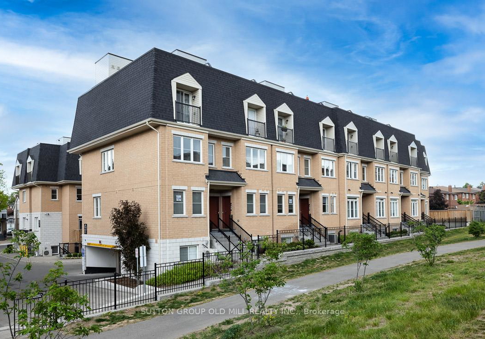 390-hopewell-avenue-north-york-ontario-w12243096