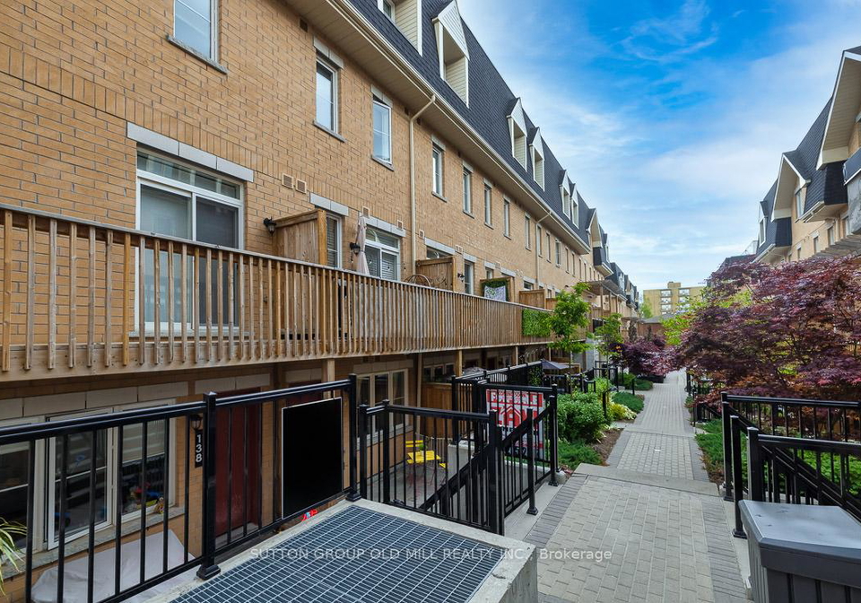 390-hopewell-avenue-north-york-ontario-w12243096