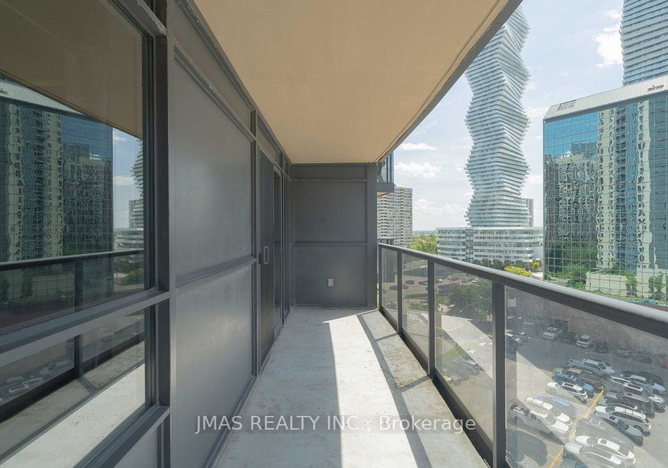 330-burnhamthorpe-road-w-mississauga-ontario-w12243264
