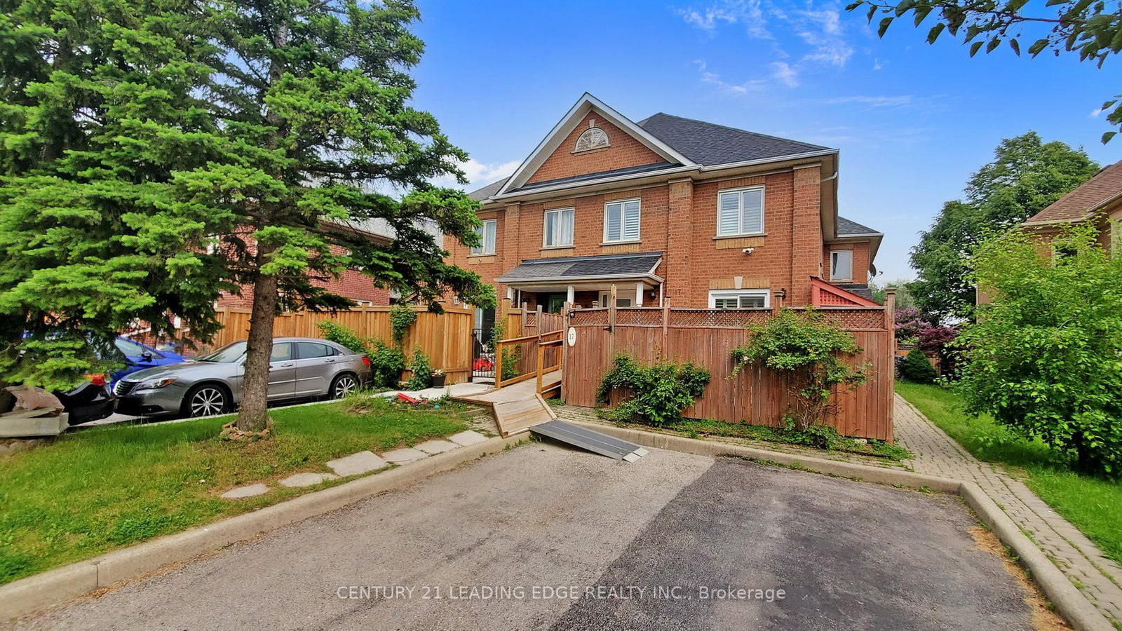 17-pressed-brick-drive-brampton-ontario-w12243899
