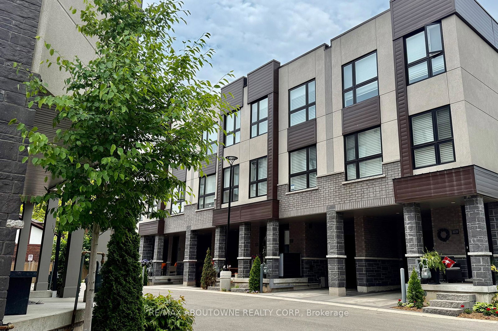 3227-ellyn-common-burlington-ontario-w12245516