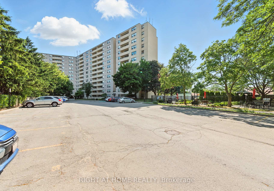700-dynes-road-burlington-ontario-w12247243