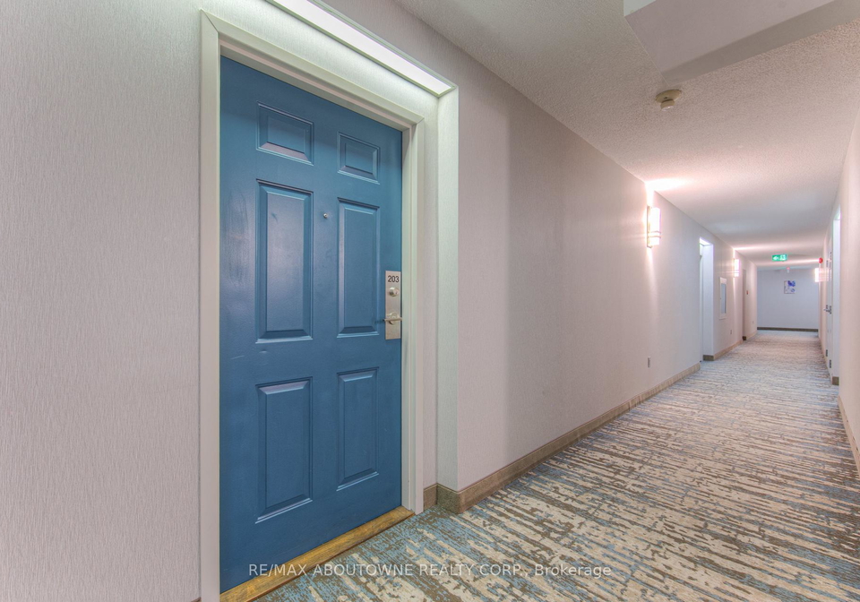 5090-pinedale-avenue-burlington-ontario-w12247586