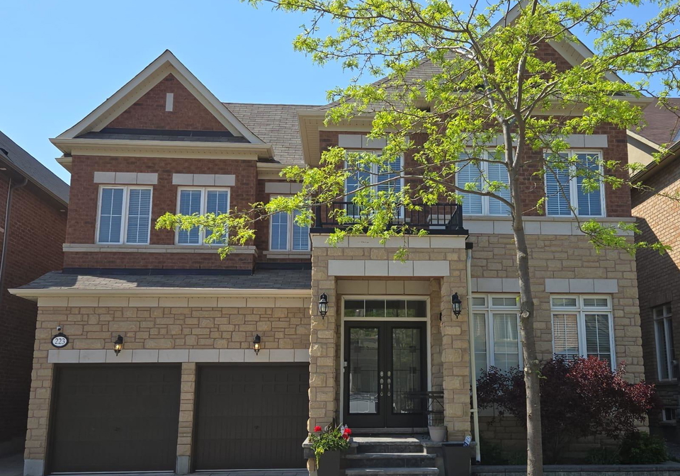 223-jessie-caverhill-pas-way-oakville-ontario-w12247910