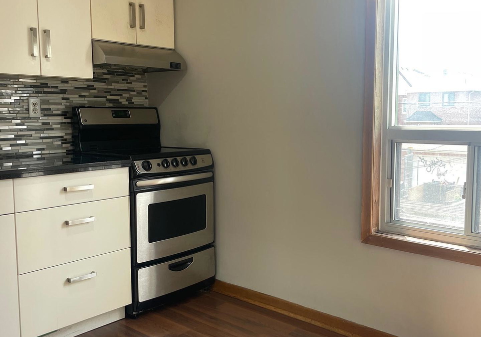 946-ossington-avenue-toronto-ontario-w12249010