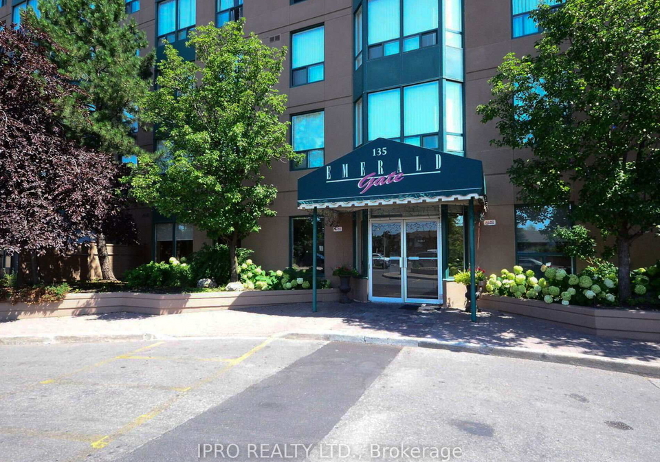 135-hillcrest-avenue-mississauga-ontario-w12251589