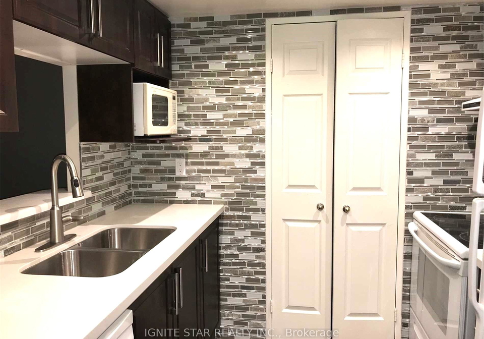 285-enfield-place-mississauga-ontario-w12251702