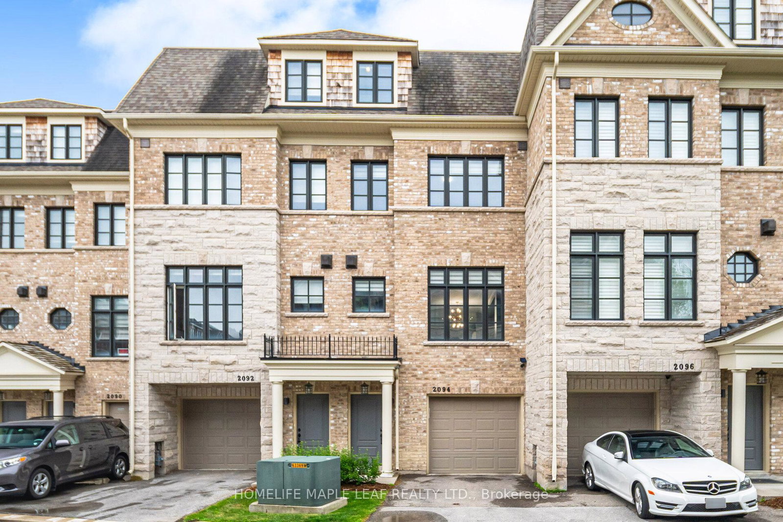 2094-queensborough-gate-mississauga-ontario-w12252379