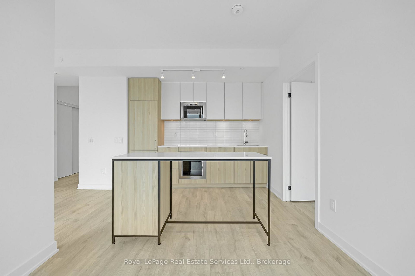 220-missinnihe-way-mississauga-ontario-w12253140