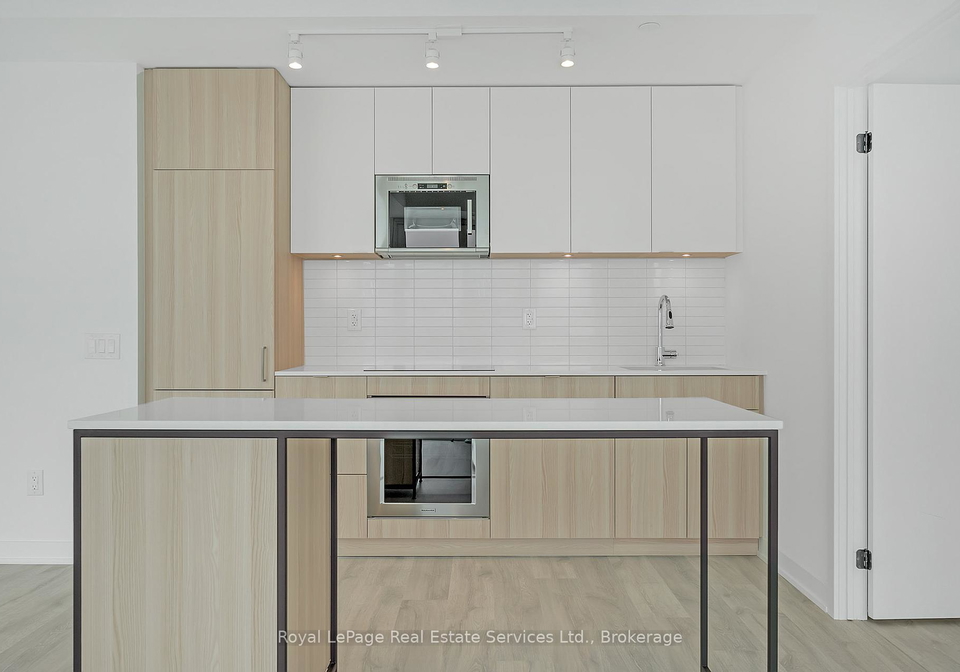 220-missinnihe-way-mississauga-ontario-w12253140
