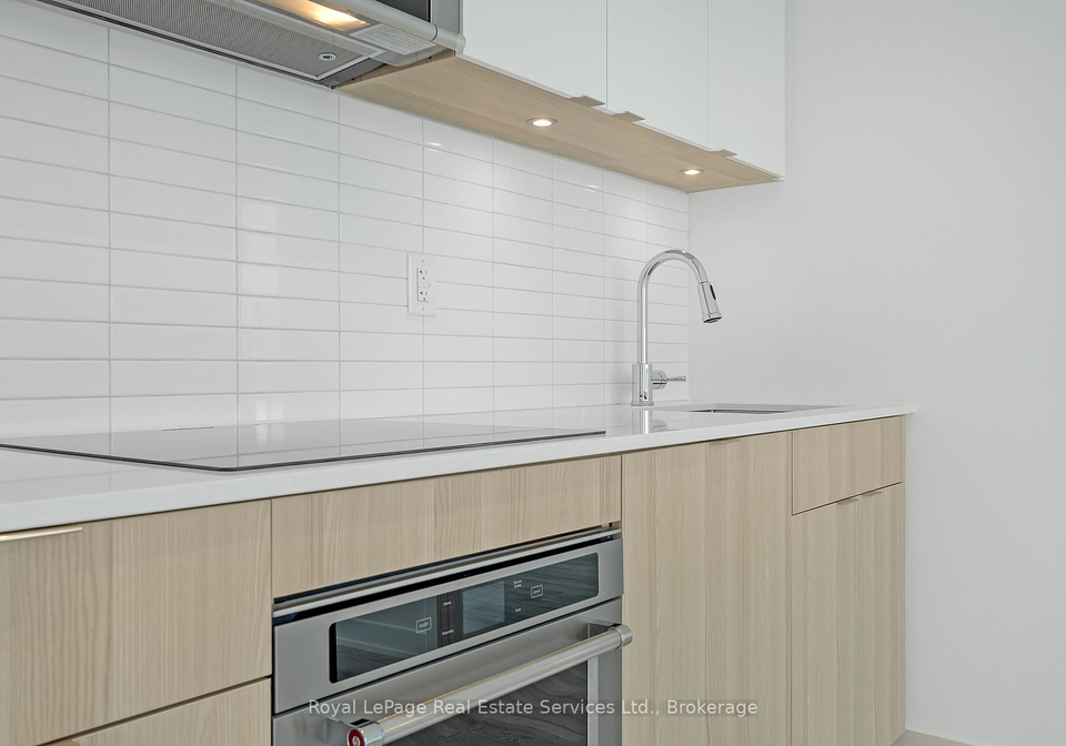 220-missinnihe-way-mississauga-ontario-w12253140