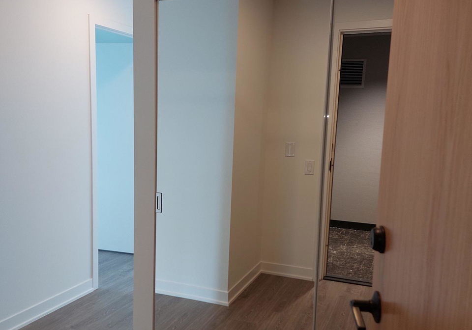 2495-eglinton-avenue-w-mississauga-ontario-w12253424