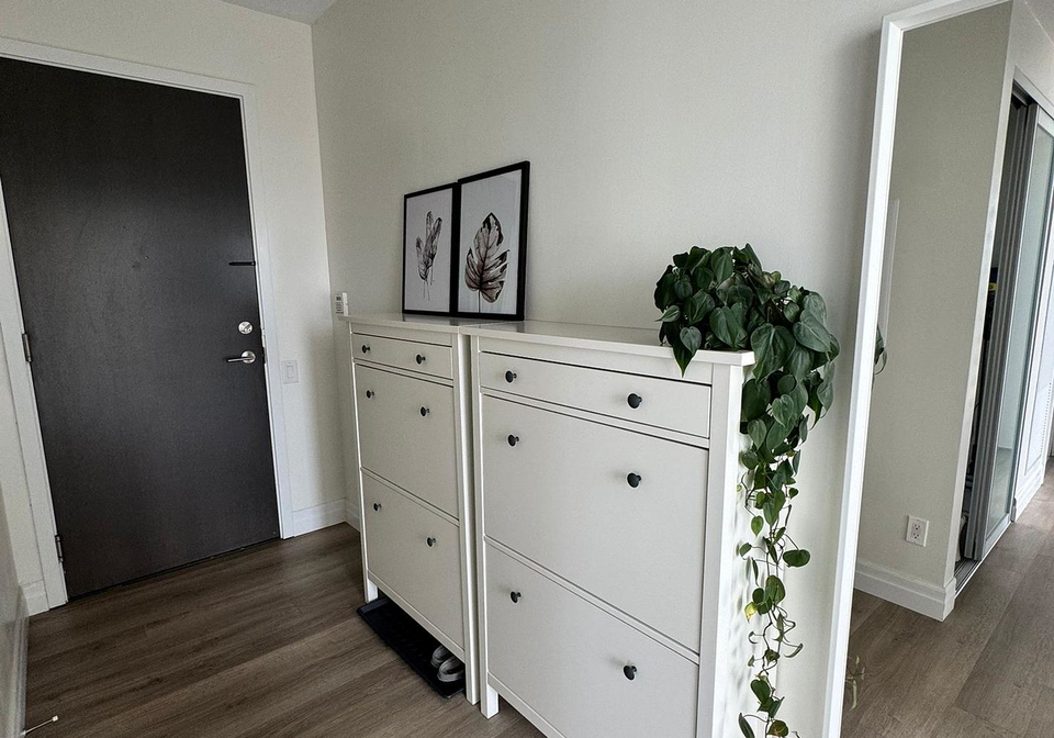 105-the-queensway-toronto-ontario-w12254028