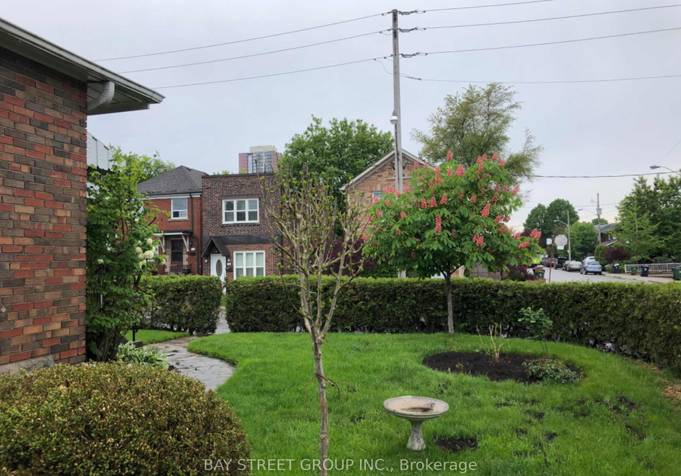 6lightbourn-avenue-s-toronto-ontario-w12254119