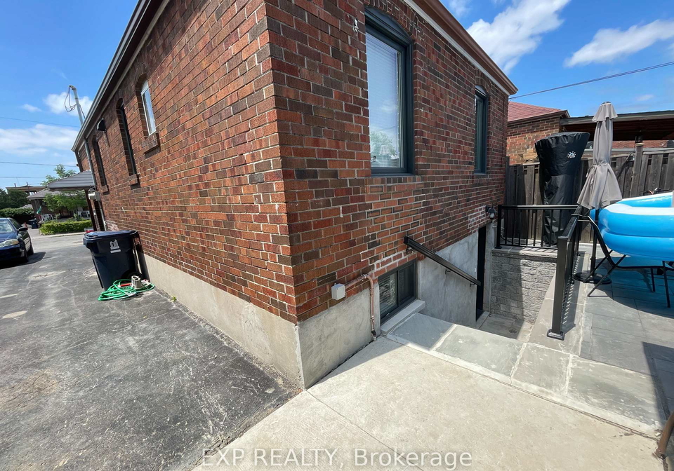 41-little-boulevard-north-york-ontario-w12254366