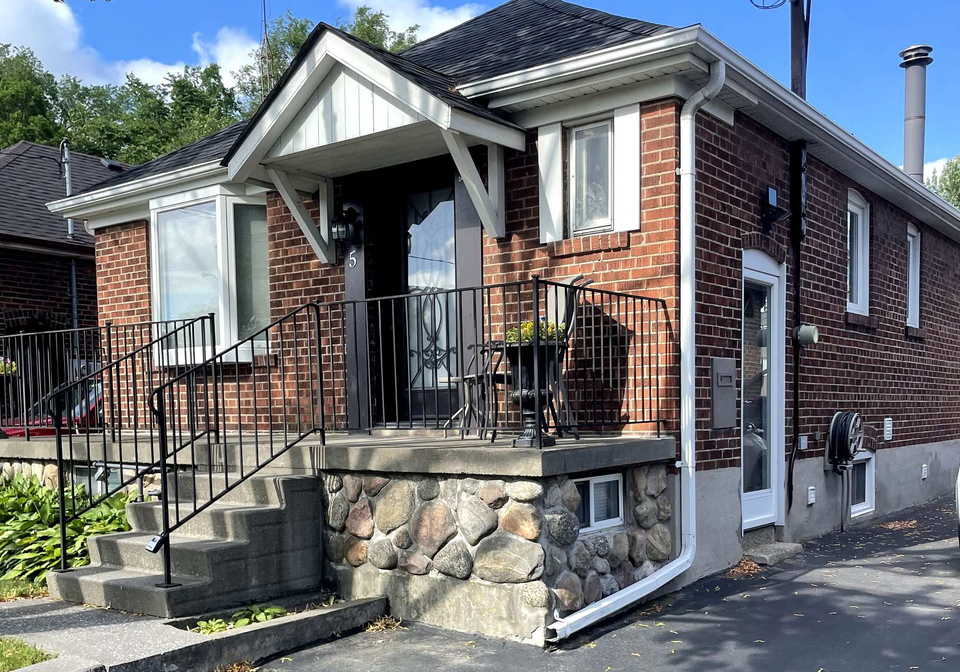 5-parker-avenue-etobicoke-ontario-w12255061
