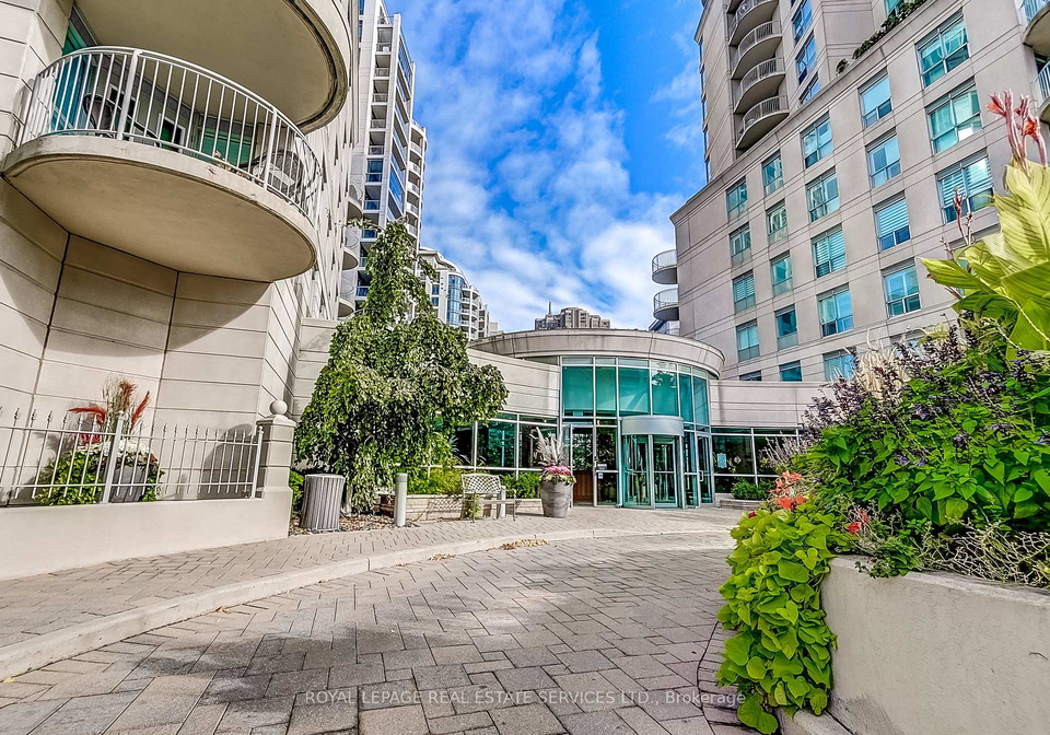 2111-lake-shore-boulevard-w-etobicoke-ontario-w12255819