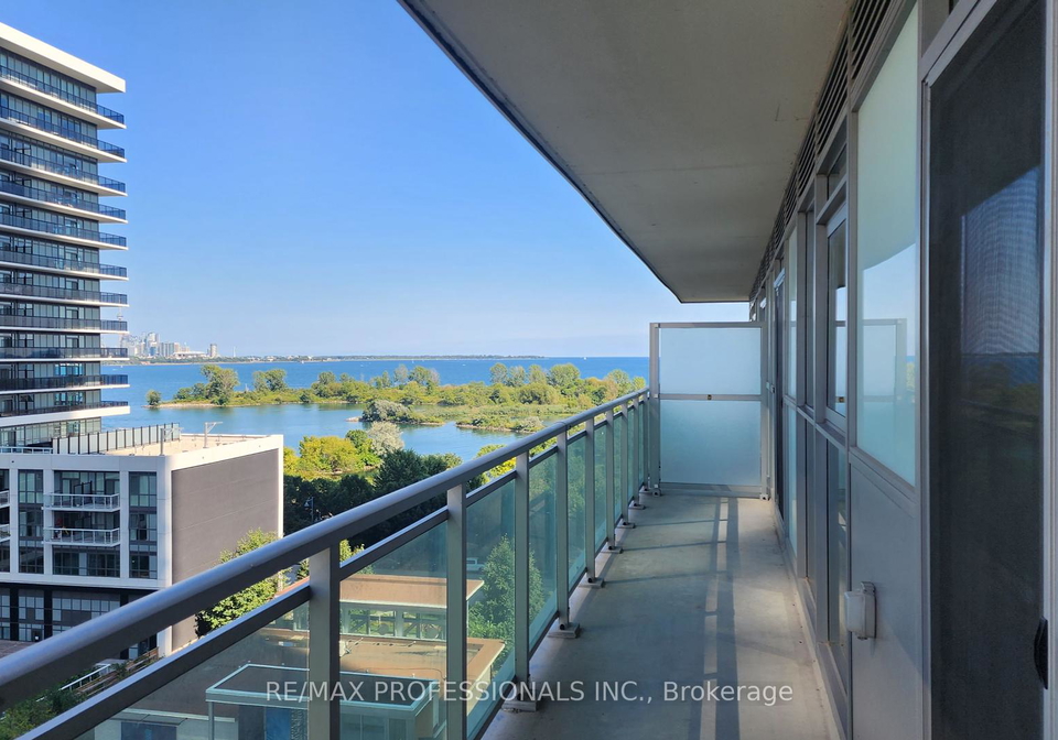 33-shore-breeze-drive-etobicoke-ontario-w12255911