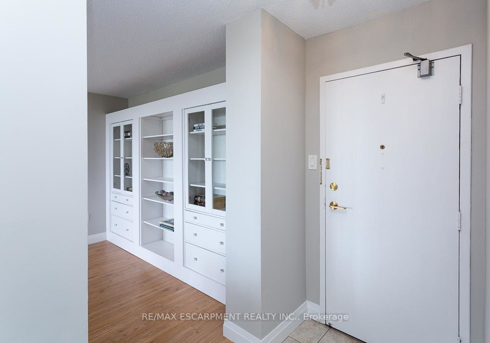 2055-upper-middle-road-burlington-ontario-w12256726
