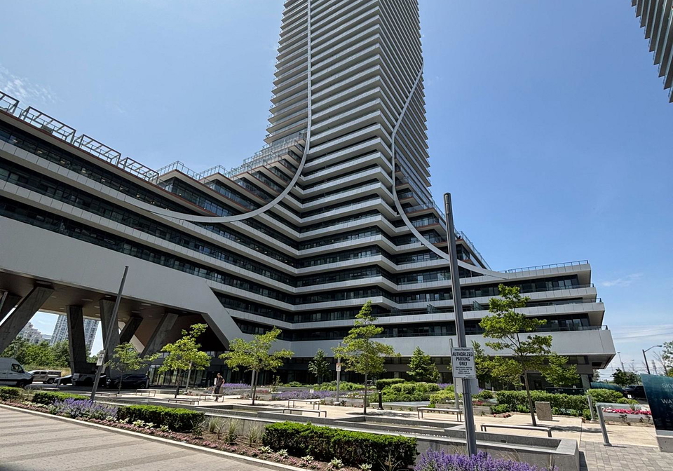 30-shore-breeze-drive-etobicoke-ontario-w12257189
