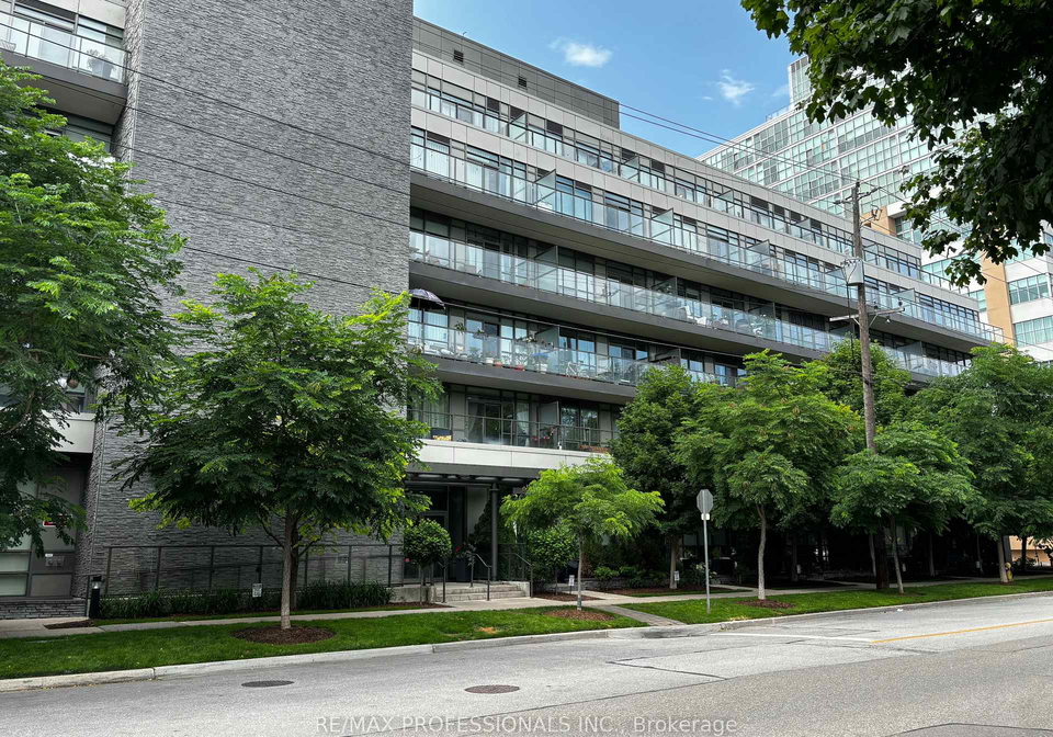 8-fieldway-road-w-etobicoke-ontario-w12257217