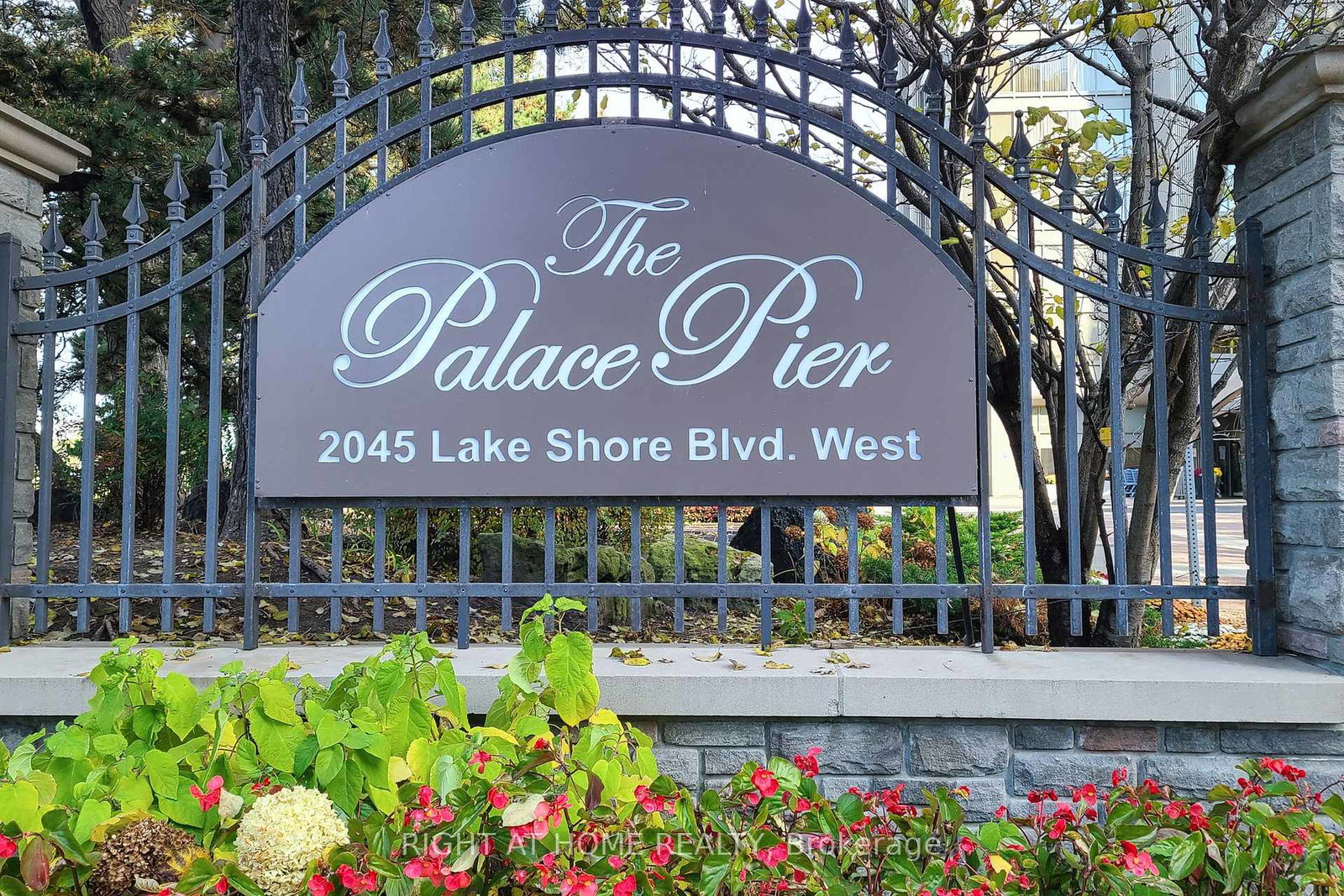 2045-lake-shore-boulevard-w-etobicoke-ontario-w12257690