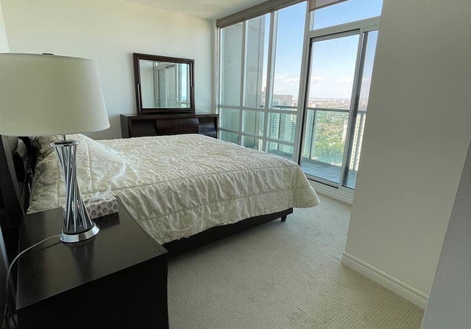 208-enfield-place-mississauga-ontario-w12258089