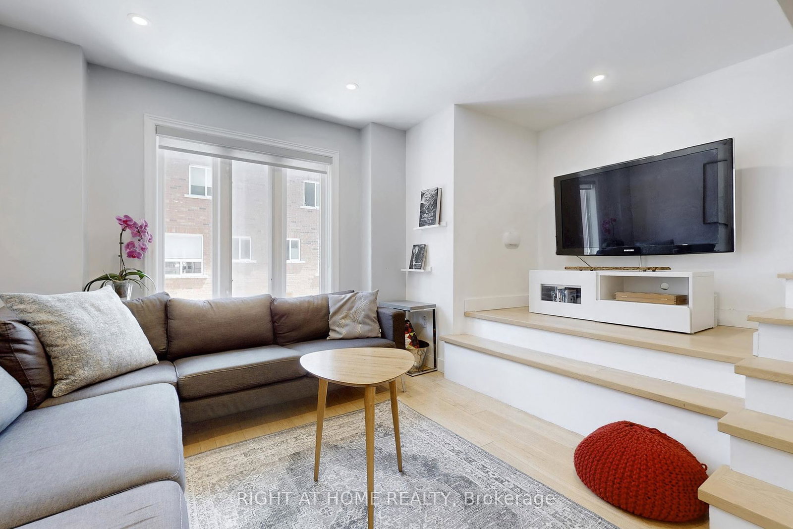6-grogan-mews-toronto-ontario-w12258189