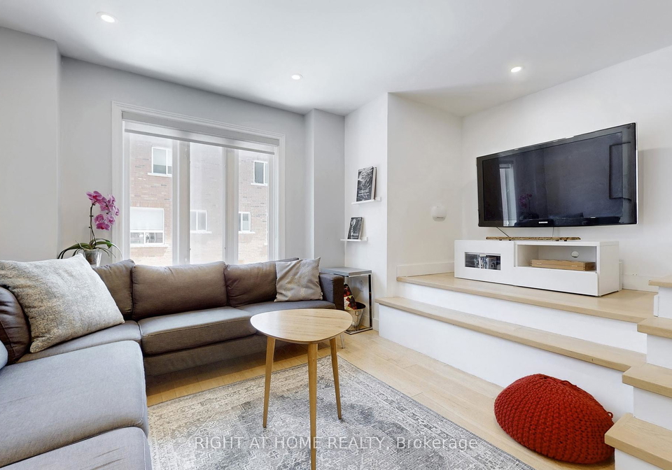 6-grogan-mews-toronto-ontario-w12258189