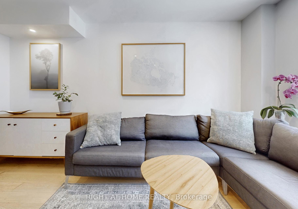 6-grogan-mews-toronto-ontario-w12258189