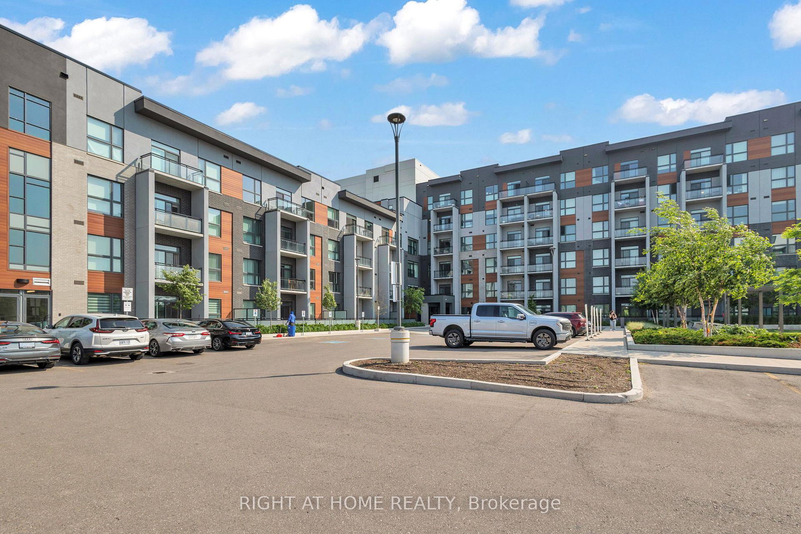 95-dundas-street-w-oakville-ontario-w12258846