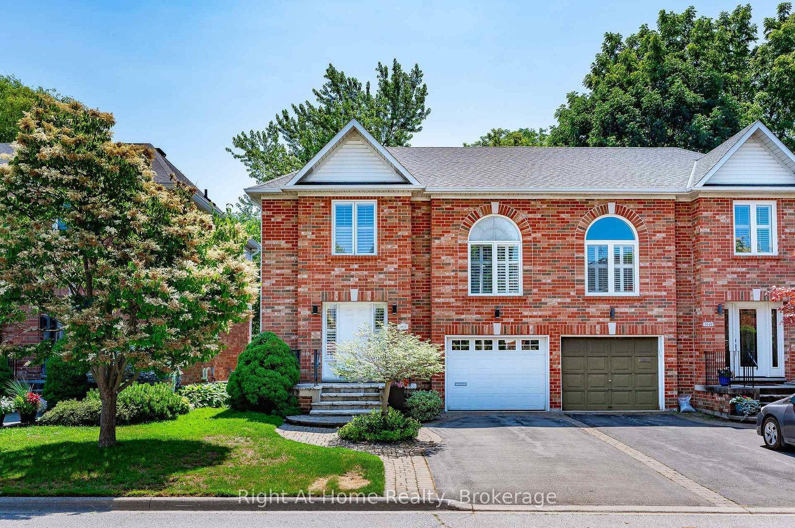 2032-grovetree-lane-burlington-ontario-w12259685