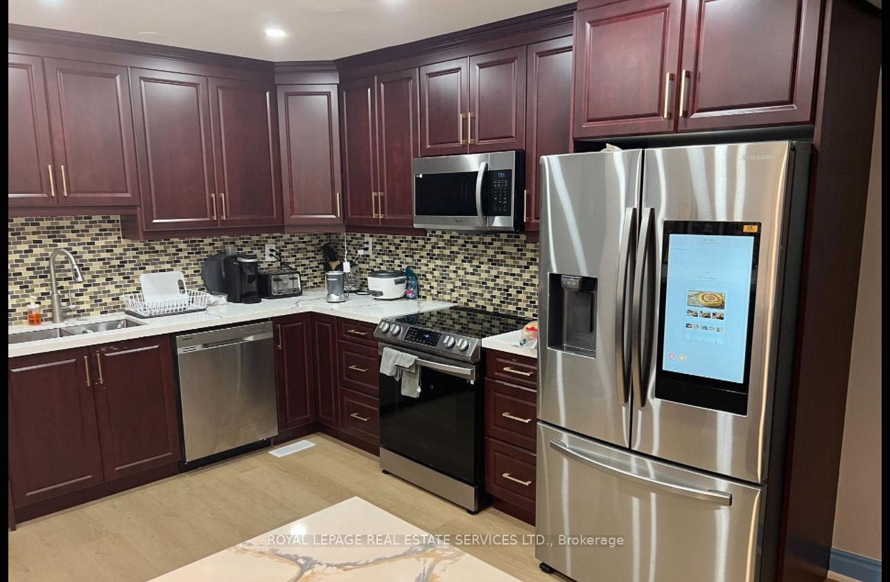 86browns-line-etobicoke-ontario-w12259896