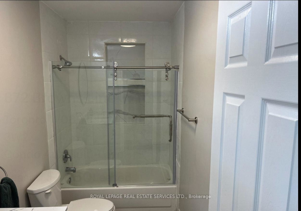 86browns-line-etobicoke-ontario-w12259896