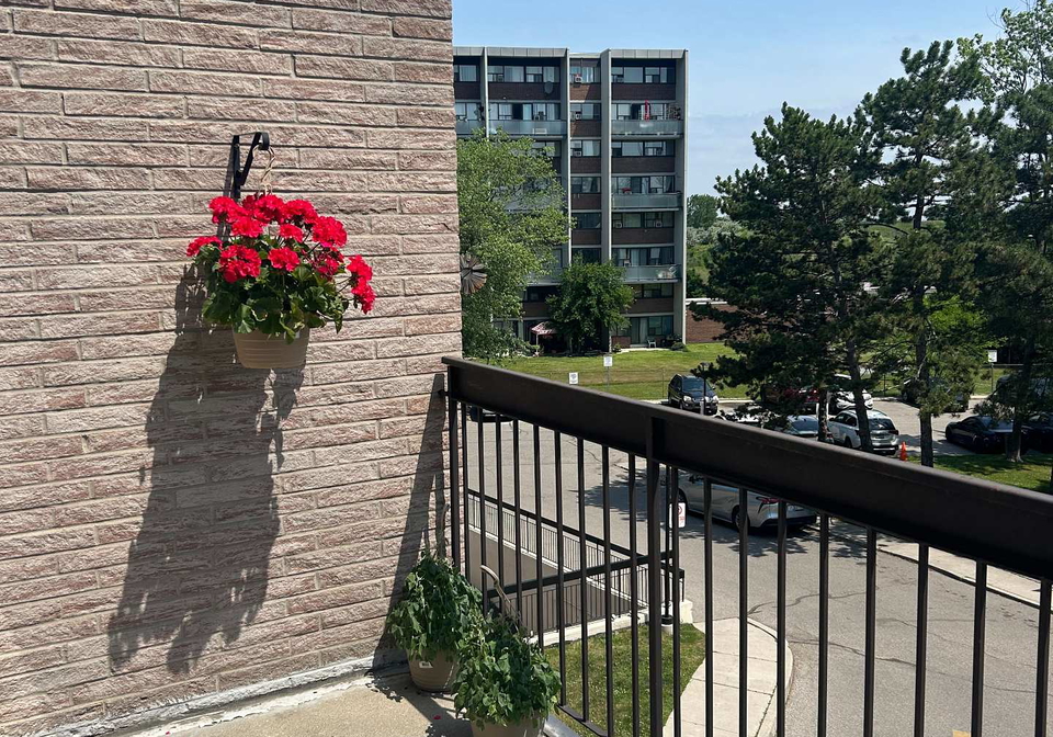 2095-roche-court-mississauga-ontario-w12260246
