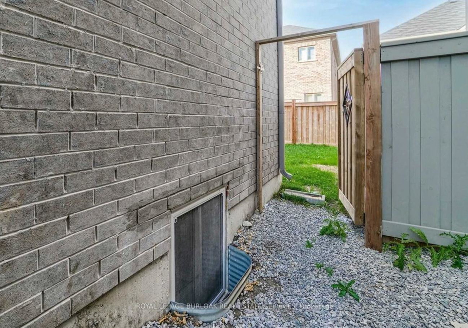 1529-devine-point-milton-ontario-w12260477