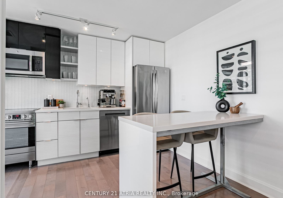 33-shore-breeze-drive-etobicoke-ontario-w12260958