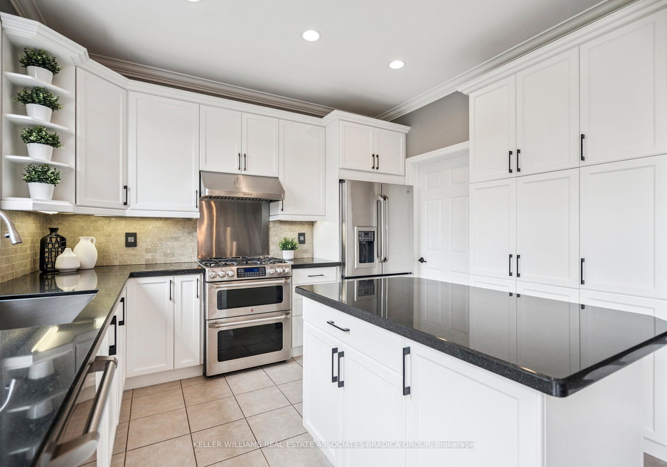 2217-mariposa-road-oakville-ontario-w12261021