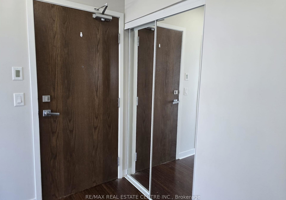360-square-one-drive-mississauga-ontario-w12262552